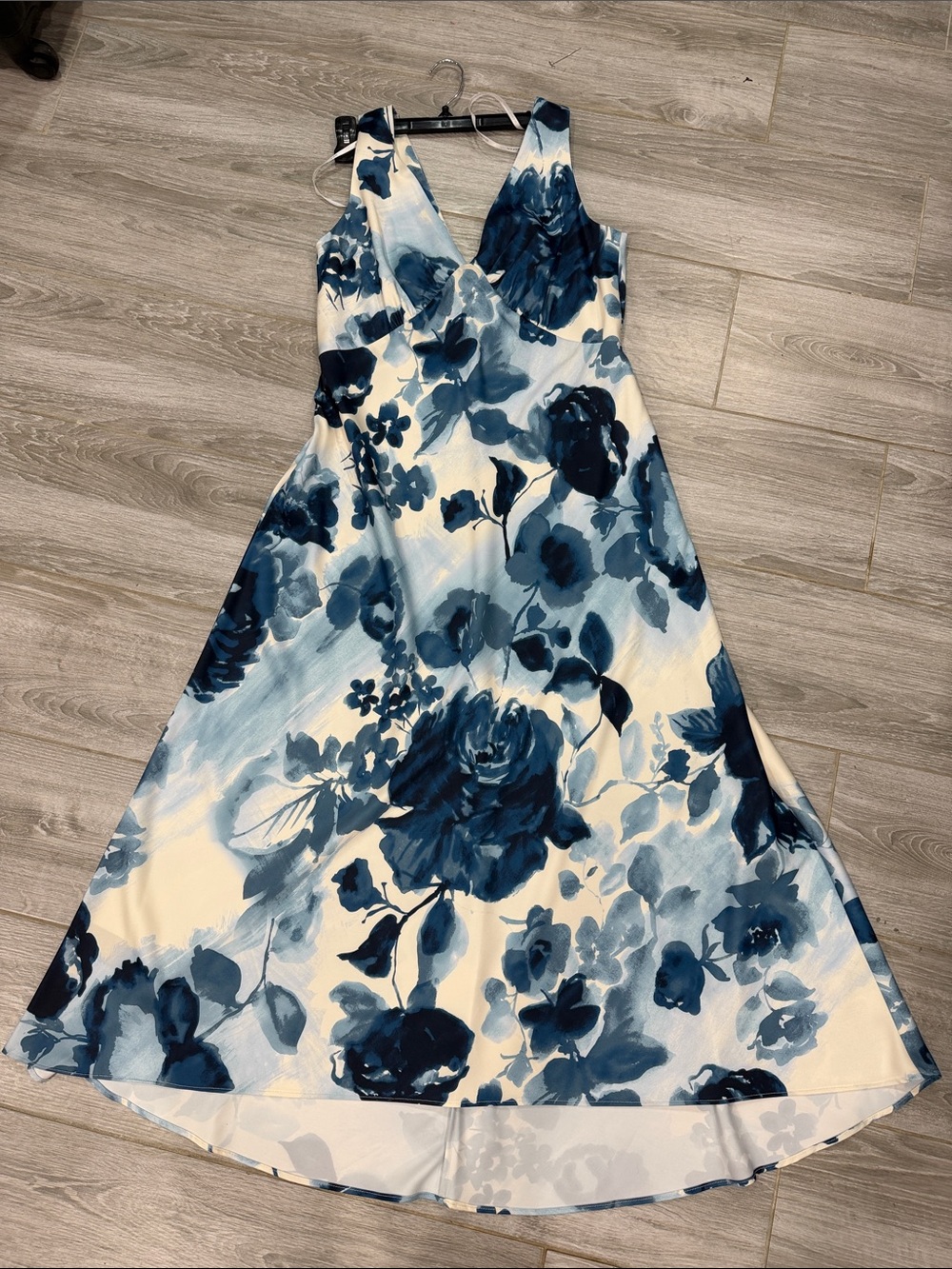 New Donna Kara. Floral V-Neck Midi Dress size 10